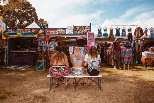 Tips voor het Samenstellen van de Perfecte Festival Outfit voor Dames